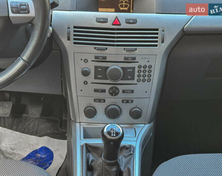 Серый Опель Астра, объемом двигателя 1.6 л и пробегом 210 тыс. км за 5500 $, фото 88 на Automoto.ua