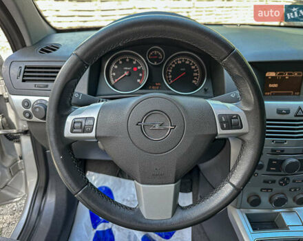 Серый Опель Астра, объемом двигателя 1.6 л и пробегом 210 тыс. км за 5500 $, фото 70 на Automoto.ua