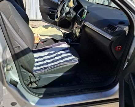 Серый Опель Астра, объемом двигателя 1.7 л и пробегом 290 тыс. км за 5500 $, фото 2 на Automoto.ua