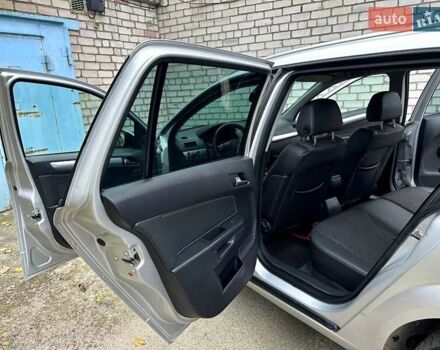 Серый Опель Астра, объемом двигателя 1.7 л и пробегом 304 тыс. км за 5800 $, фото 23 на Automoto.ua