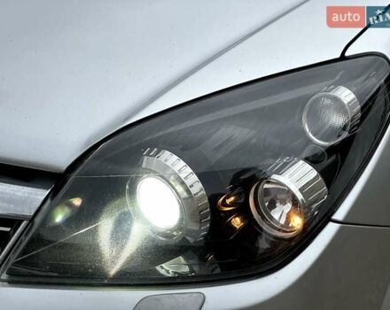 Серый Опель Астра, объемом двигателя 1.7 л и пробегом 304 тыс. км за 5800 $, фото 5 на Automoto.ua