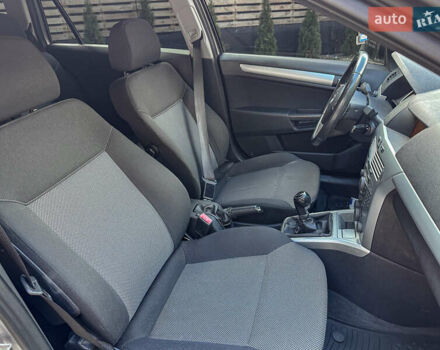 Серый Опель Астра, объемом двигателя 1.6 л и пробегом 210 тыс. км за 5500 $, фото 104 на Automoto.ua