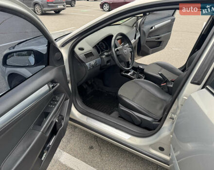 Серый Опель Астра, объемом двигателя 1.8 л и пробегом 237 тыс. км за 6200 $, фото 6 на Automoto.ua