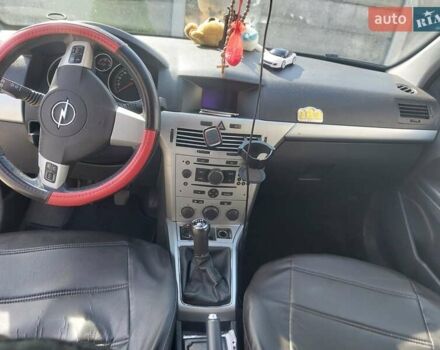 Серый Опель Астра, объемом двигателя 1.7 л и пробегом 312 тыс. км за 5700 $, фото 2 на Automoto.ua