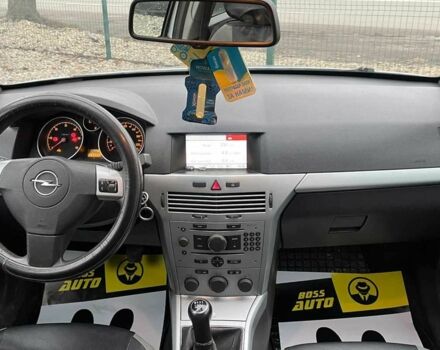 Серый Опель Астра, объемом двигателя 1.7 л и пробегом 300 тыс. км за 6100 $, фото 9 на Automoto.ua