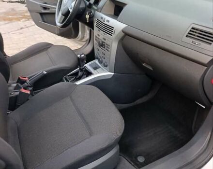 Серый Опель Астра, объемом двигателя 1.6 л и пробегом 207 тыс. км за 5800 $, фото 43 на Automoto.ua