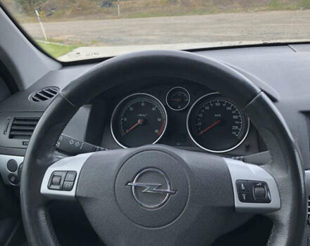 Опель Астра 2009 в Камень-Каширский на Automoto.ua Серый Опель Астра, объемом двигателя 1.91 л и пробегом 300 тыс. км за 5200 $, фото 5 на Automoto.ua