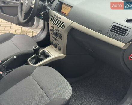 Серый Опель Астра, объемом двигателя 1.6 л и пробегом 237 тыс. км за 6300 $, фото 12 на Automoto.ua