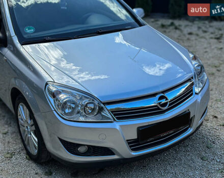 Серый Опель Астра, объемом двигателя 1.6 л и пробегом 210 тыс. км за 5500 $, фото 25 на Automoto.ua