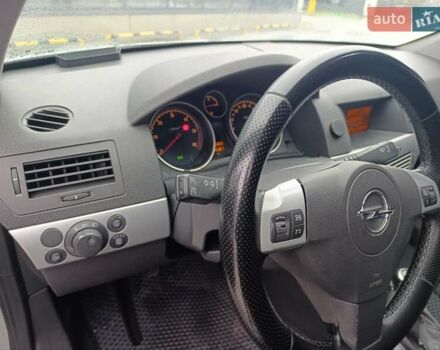 Серый Опель Астра, объемом двигателя 1.69 л и пробегом 300 тыс. км за 5800 $, фото 9 на Automoto.ua