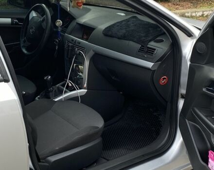 Серый Опель Астра, объемом двигателя 1.7 л и пробегом 281 тыс. км за 4999 $, фото 6 на Automoto.ua