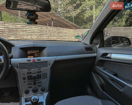 Серый Опель Астра, объемом двигателя 1.6 л и пробегом 210 тыс. км за 5500 $, фото 87 на Automoto.ua