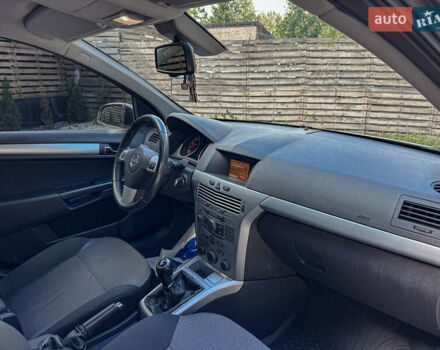 Серый Опель Астра, объемом двигателя 1.6 л и пробегом 210 тыс. км за 5500 $, фото 106 на Automoto.ua