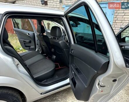 Серый Опель Астра, объемом двигателя 1.7 л и пробегом 304 тыс. км за 5800 $, фото 36 на Automoto.ua