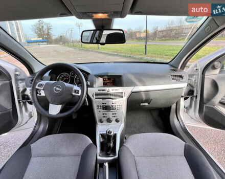 Серый Опель Астра, объемом двигателя 1.6 л и пробегом 230 тыс. км за 5950 $, фото 24 на Automoto.ua