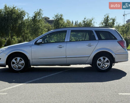 Серый Опель Астра, объемом двигателя 1.7 л и пробегом 272 тыс. км за 6300 $, фото 3 на Automoto.ua