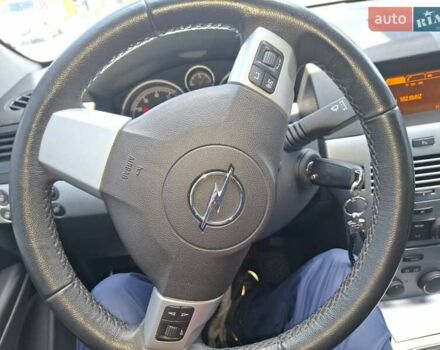 Серый Опель Астра, объемом двигателя 1.6 л и пробегом 191 тыс. км за 5750 $, фото 4 на Automoto.ua