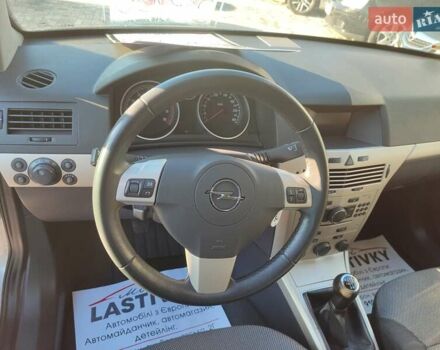 Серый Опель Астра, объемом двигателя 1.6 л и пробегом 219 тыс. км за 5650 $, фото 1 на Automoto.ua