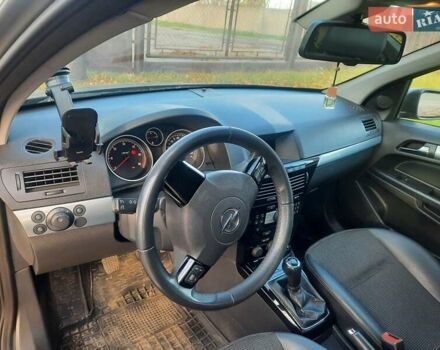 Опель Астра 2009 в Львове на Automoto.ua Серый Опель Астра, объемом двигателя 1.9 л и пробегом 291 тыс. км за 5400 $, фото 1 на Automoto.ua