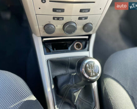 Серый Опель Астра, объемом двигателя 1.6 л и пробегом 228 тыс. км за 5500 $, фото 31 на Automoto.ua