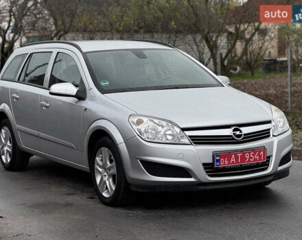 Серый Опель Астра, объемом двигателя 1.4 л и пробегом 199 тыс. км за 5350 $, фото 4 на Automoto.ua