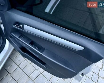 Серый Опель Астра, объемом двигателя 1.69 л и пробегом 252 тыс. км за 4999 $, фото 40 на Automoto.ua