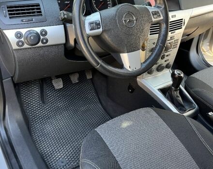 Серый Опель Астра, объемом двигателя 1.6 л и пробегом 243 тыс. км за 4700 $, фото 3 на Automoto.ua