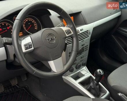 Серый Опель Астра, объемом двигателя 1.6 л и пробегом 218 тыс. км за 5900 $, фото 10 на Automoto.ua