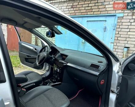 Серый Опель Астра, объемом двигателя 1.7 л и пробегом 304 тыс. км за 5800 $, фото 31 на Automoto.ua