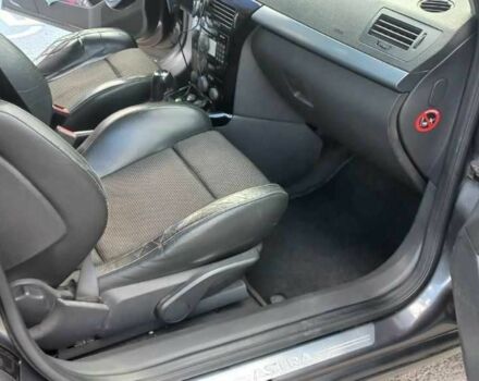 Серый Опель Астра, объемом двигателя 1.7 л и пробегом 320 тыс. км за 4900 $, фото 6 на Automoto.ua