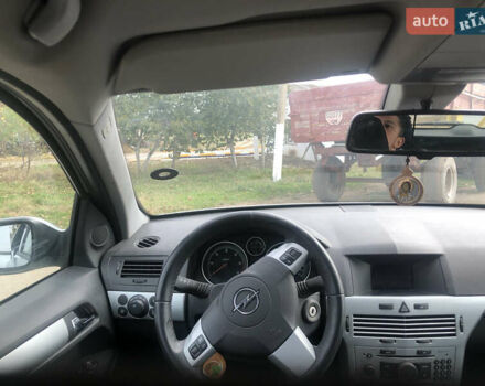 Серый Опель Астра, объемом двигателя 1.7 л и пробегом 199 тыс. км за 5700 $, фото 11 на Automoto.ua