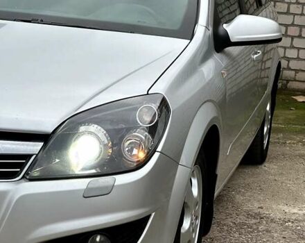 Серый Опель Астра, объемом двигателя 1.7 л и пробегом 304 тыс. км за 5800 $, фото 4 на Automoto.ua