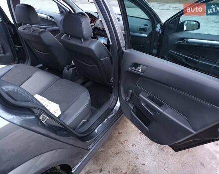 Серый Опель Астра, объемом двигателя 1.8 л и пробегом 261 тыс. км за 6500 $, фото 22 на Automoto.ua