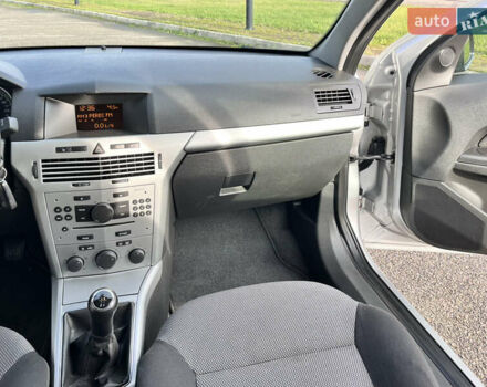 Серый Опель Астра, объемом двигателя 1.6 л и пробегом 230 тыс. км за 5950 $, фото 26 на Automoto.ua