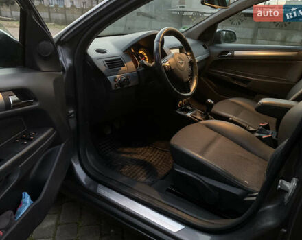 Серый Опель Астра, объемом двигателя 1.69 л и пробегом 294 тыс. км за 5000 $, фото 11 на Automoto.ua