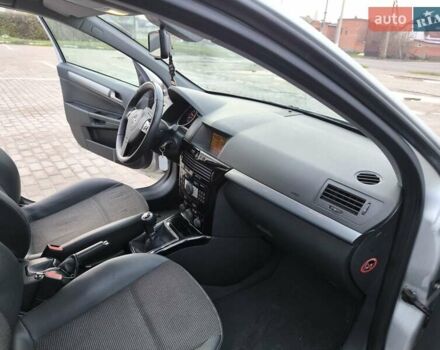 Серый Опель Астра, объемом двигателя 1.6 л и пробегом 229 тыс. км за 6000 $, фото 22 на Automoto.ua