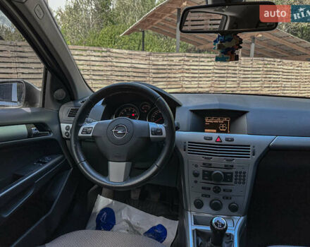 Серый Опель Астра, объемом двигателя 1.6 л и пробегом 210 тыс. км за 5500 $, фото 86 на Automoto.ua