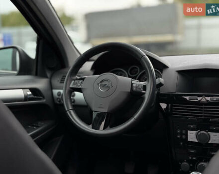 Опель Астра 2010 в Дубно на Automoto.ua Серый Опель Астра, объемом двигателя 1.6 л и пробегом 229 тыс. км за 5100 $, фото 12 на Automoto.ua