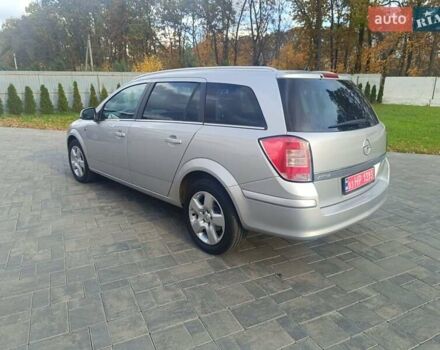 Опель Астра 2010 в Луцке на Automoto.ua Серый Опель Астра, объемом двигателя 1.6 л и пробегом 175 тыс. км за 5500 $, фото 5 на Automoto.ua