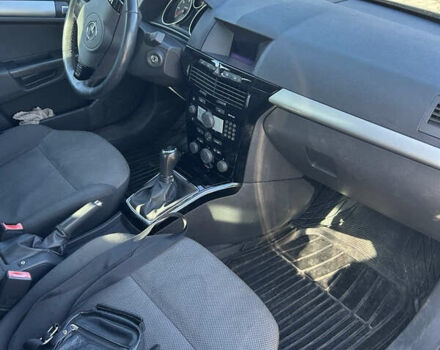 Серый Опель Астра, объемом двигателя 1.7 л и пробегом 295 тыс. км за 5500 $, фото 17 на Automoto.ua