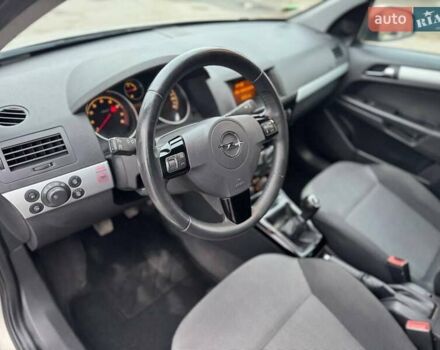 Серый Опель Астра, объемом двигателя 1.6 л и пробегом 173 тыс. км за 5300 $, фото 10 на Automoto.ua