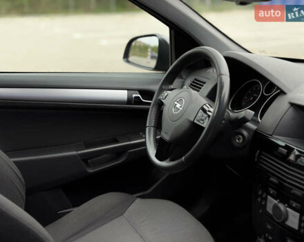 Опель Астра 2010 в Дубно на Automoto.ua Серый Опель Астра, объемом двигателя 1.6 л и пробегом 229 тыс. км за 5100 $, фото 18 на Automoto.ua