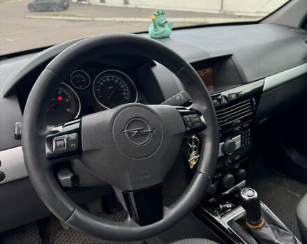 Серый Опель Астра, объемом двигателя 1.69 л и пробегом 320 тыс. км за 5800 $, фото 12 на Automoto.ua