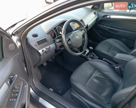 Серый Опель Астра, объемом двигателя 1.8 л и пробегом 253 тыс. км за 6599 $, фото 14 на Automoto.ua