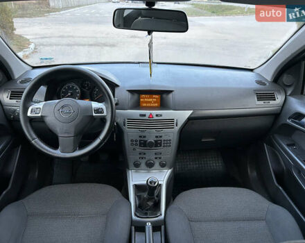 Опель Астра 2010 в Полтаве на Automoto.ua Серый Опель Астра, объемом двигателя 1.6 л и пробегом 143 тыс. км за 6500 $, фото 10 на Automoto.ua