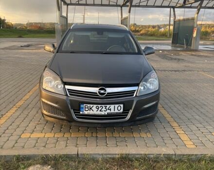 Серый Опель Астра, объемом двигателя 1.7 л и пробегом 282 тыс. км за 5350 $, фото 3 на Automoto.ua