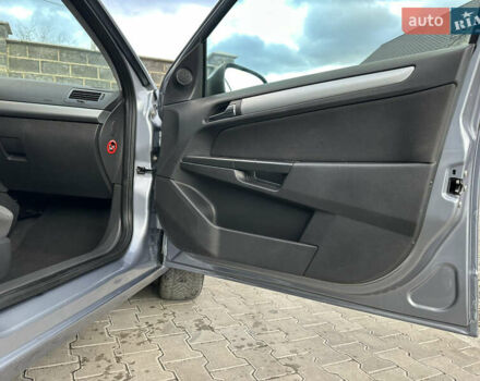 Серый Опель Астра, объемом двигателя 1.6 л и пробегом 224 тыс. км за 5500 $, фото 36 на Automoto.ua