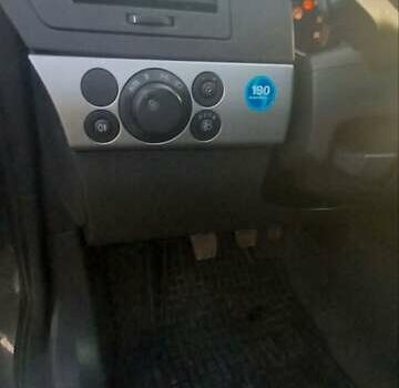 Серый Опель Астра, объемом двигателя 1.6 л и пробегом 173 тыс. км за 6550 $, фото 9 на Automoto.ua