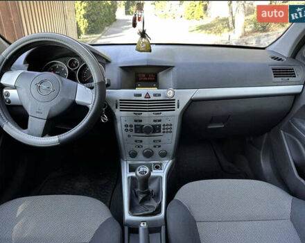 Серый Опель Астра, объемом двигателя 1.69 л и пробегом 217 тыс. км за 5850 $, фото 5 на Automoto.ua