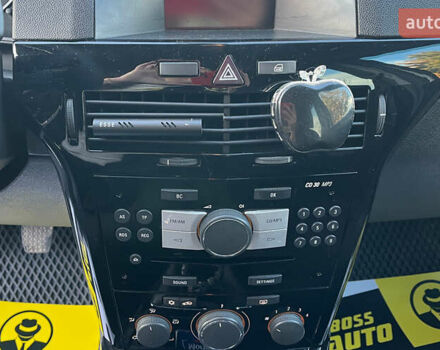 Серый Опель Астра, объемом двигателя 1.69 л и пробегом 260 тыс. км за 5300 $, фото 12 на Automoto.ua